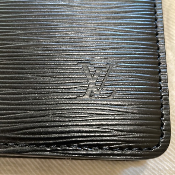 LV EPI LEATHER CLUTCH - Picture 3 of 10